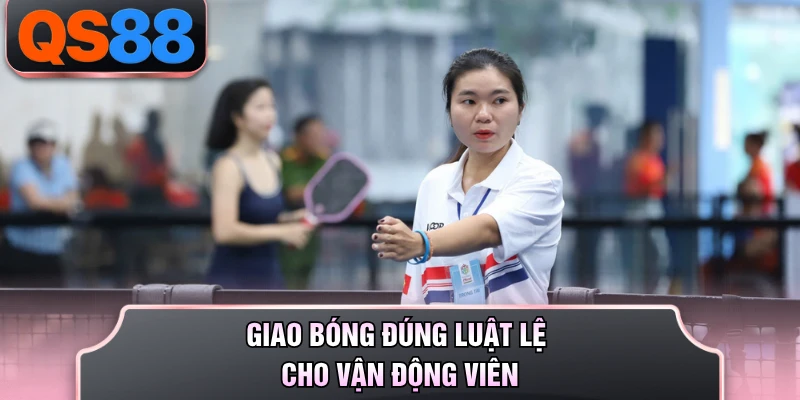 Giao bóng đúng luật lệ cho vận động viên